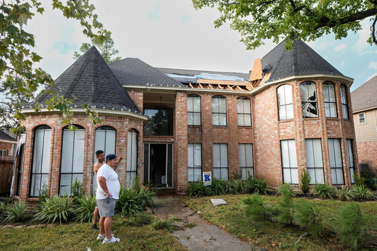 More than 100 homes damaged by tornado near Houston