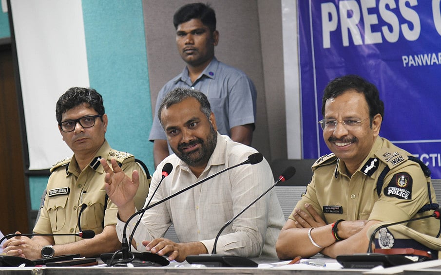 Avoid clicking on suspicious links: Hyderabad Police Commissioner Sajjanar
