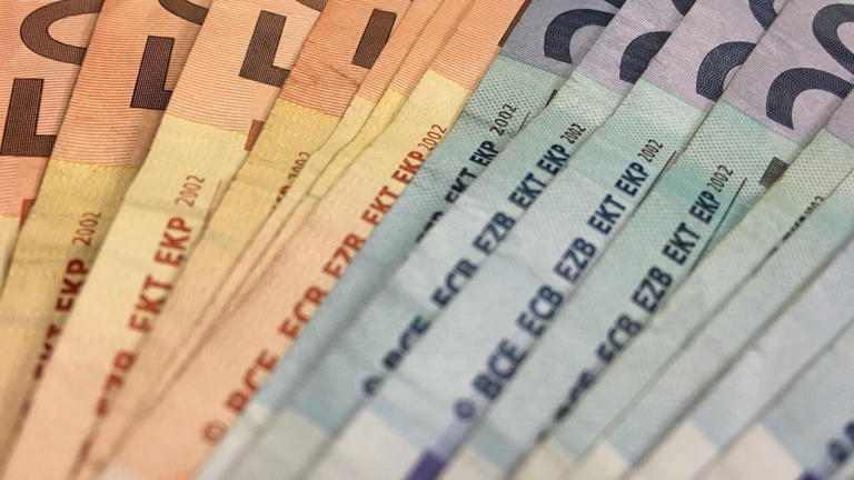 Miles de trabajadores notarán en 2026 una nueva deducción de hasta 340 ...