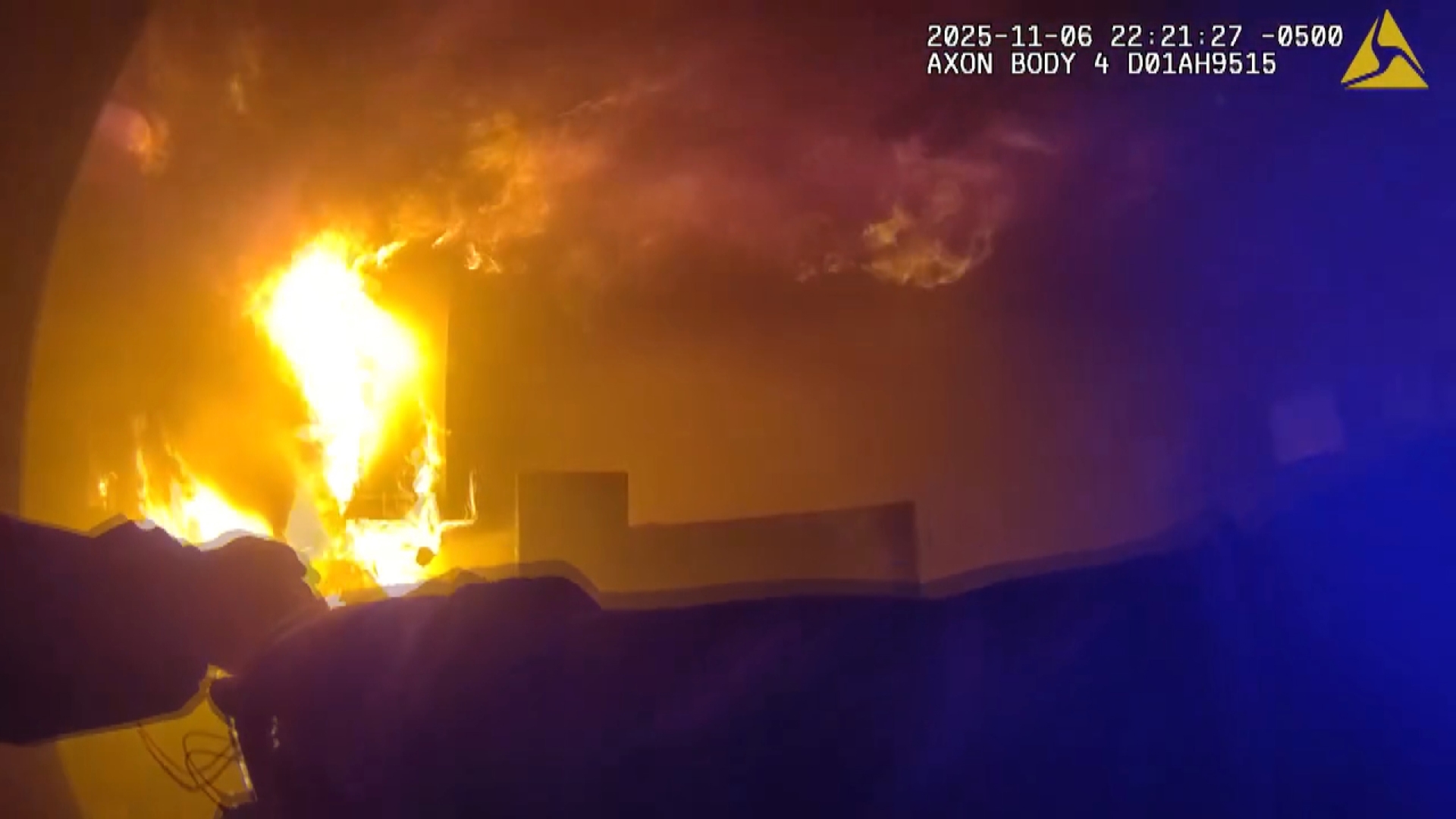 Perrysburg police officers credited with stopping apartment fire before ...