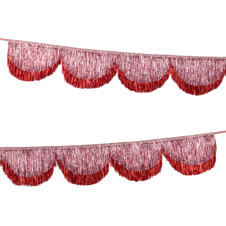 Tinsel? In 2025? This Retro Christmas Decor Detail Is Back, and We Know ...