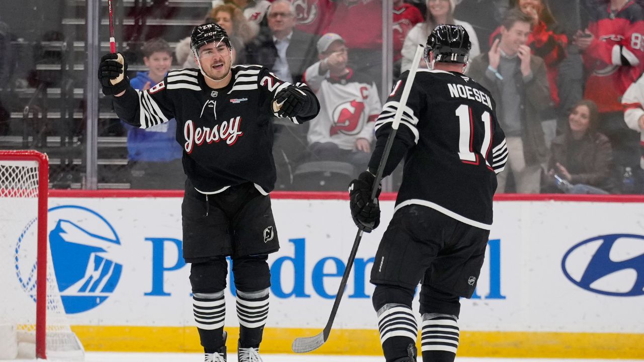 NHL Roundup: Devils snap losing streak with win over Red Wings