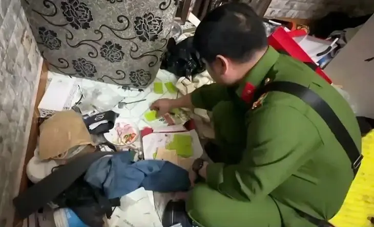 Công an khám nghiệm tại hiện trường - Ảnh: VTV