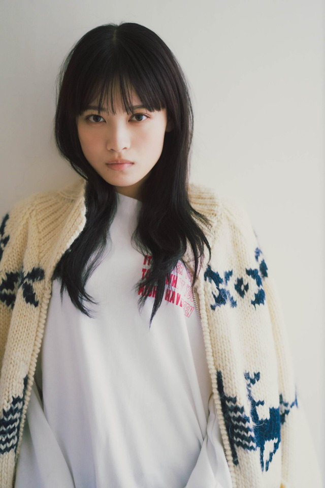 乃木坂46・一ノ瀬美空、冬空の下で満面の笑顔！『B.L.T.』ソロ初表紙が