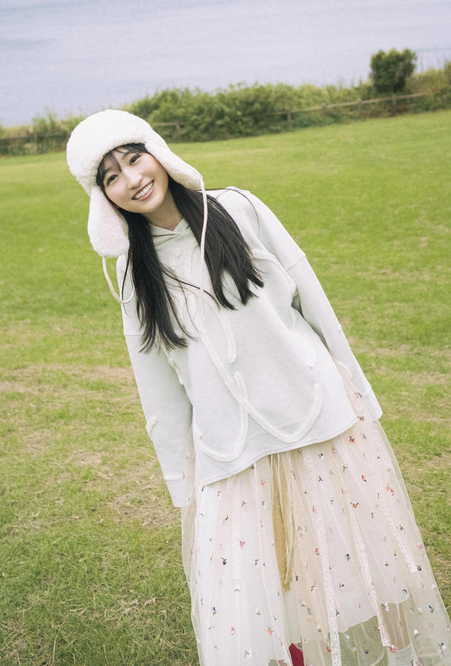 乃木坂46・一ノ瀬美空、冬空の下で満面の笑顔！『B.L.T.』ソロ初表紙が