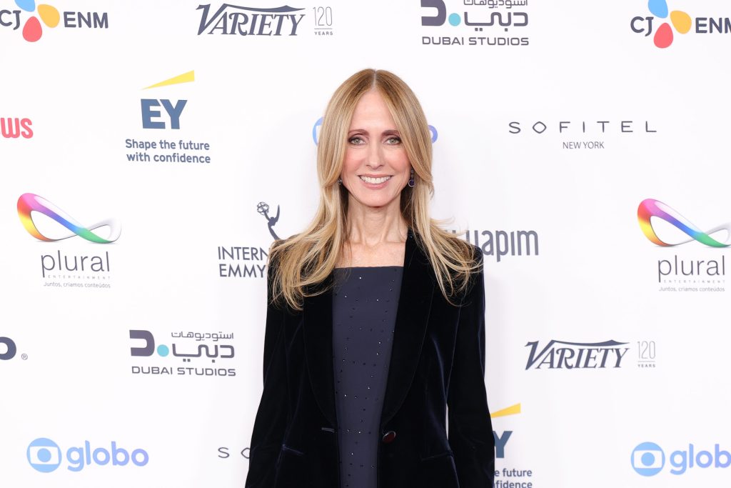 Dana Walden de Disney recibe el Premio Fundadores y destaca su «toma de riesgos creativos» mientras los Emmy internacionales revelan la lista completa de ganadores de 2025