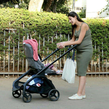 בעיצומו של ההריון: כך נתפסה לוסי איוב מחוץ לאולפן - וגנבה את הפוקוס ...