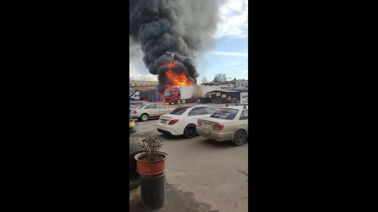 Truck explodes in parking lot in Vidnoye, Moscow, Russia