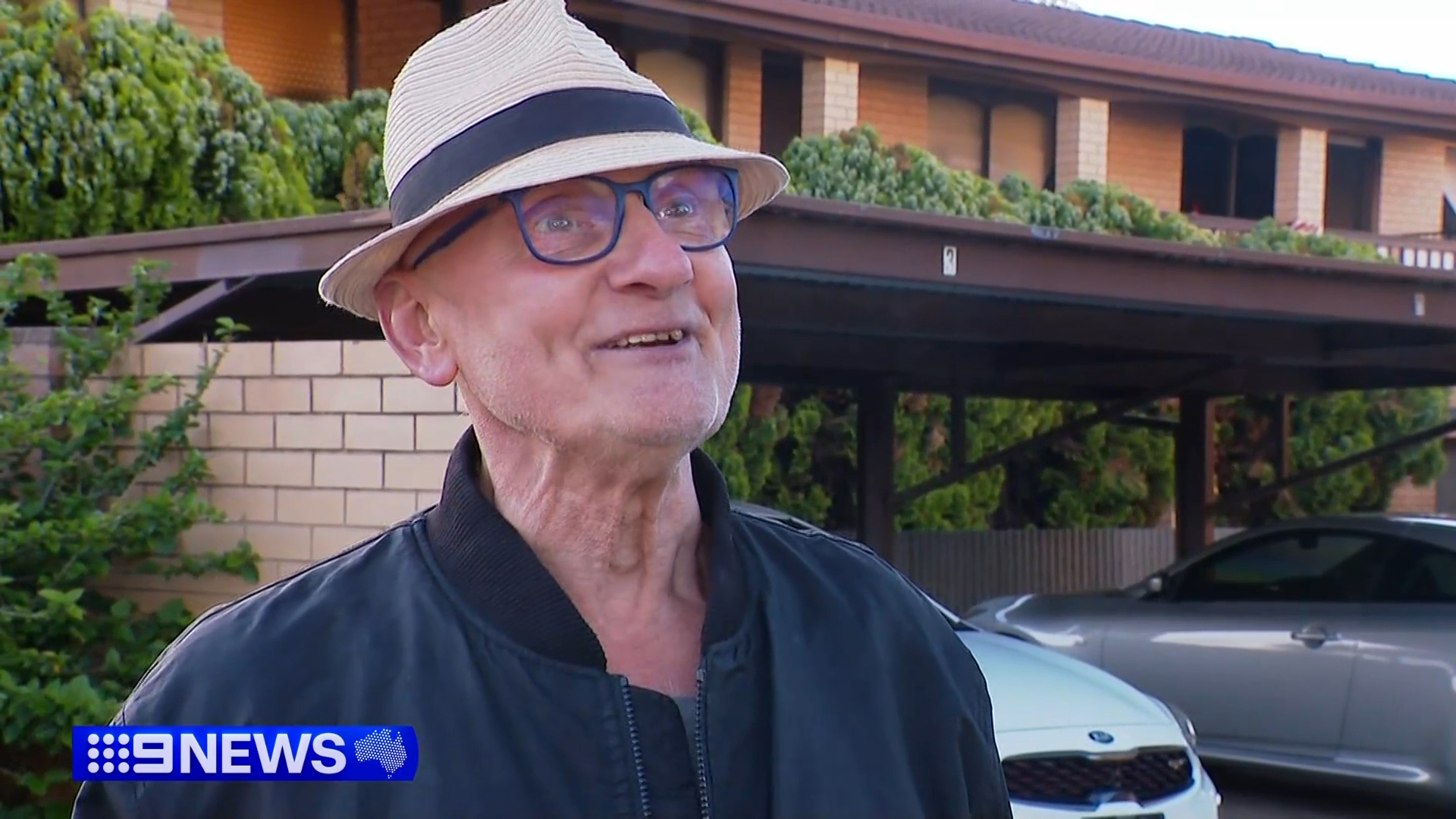 Hero resident helps apartment complex evacuate during 4am fire
