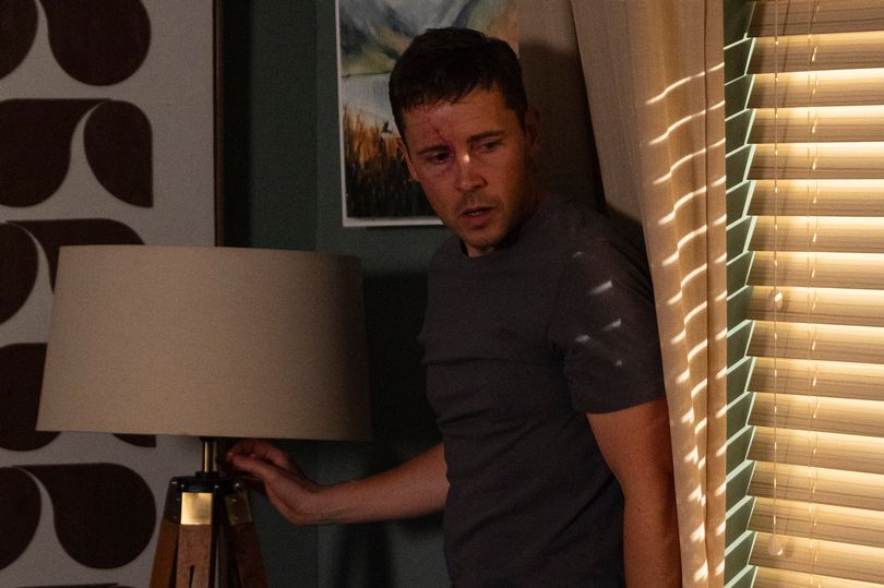Coronation Street's Todd Grimshaw forced to hide in own home ahead of huge  twist