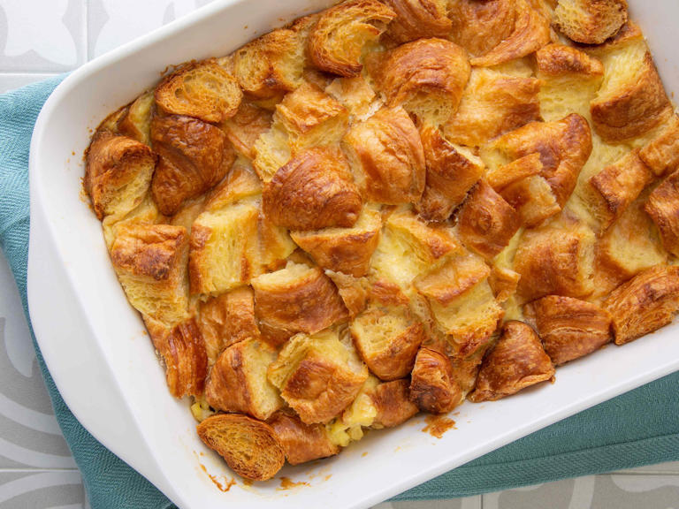 This embarrassingly easy breakfast casserole is all I want on Christmas ...