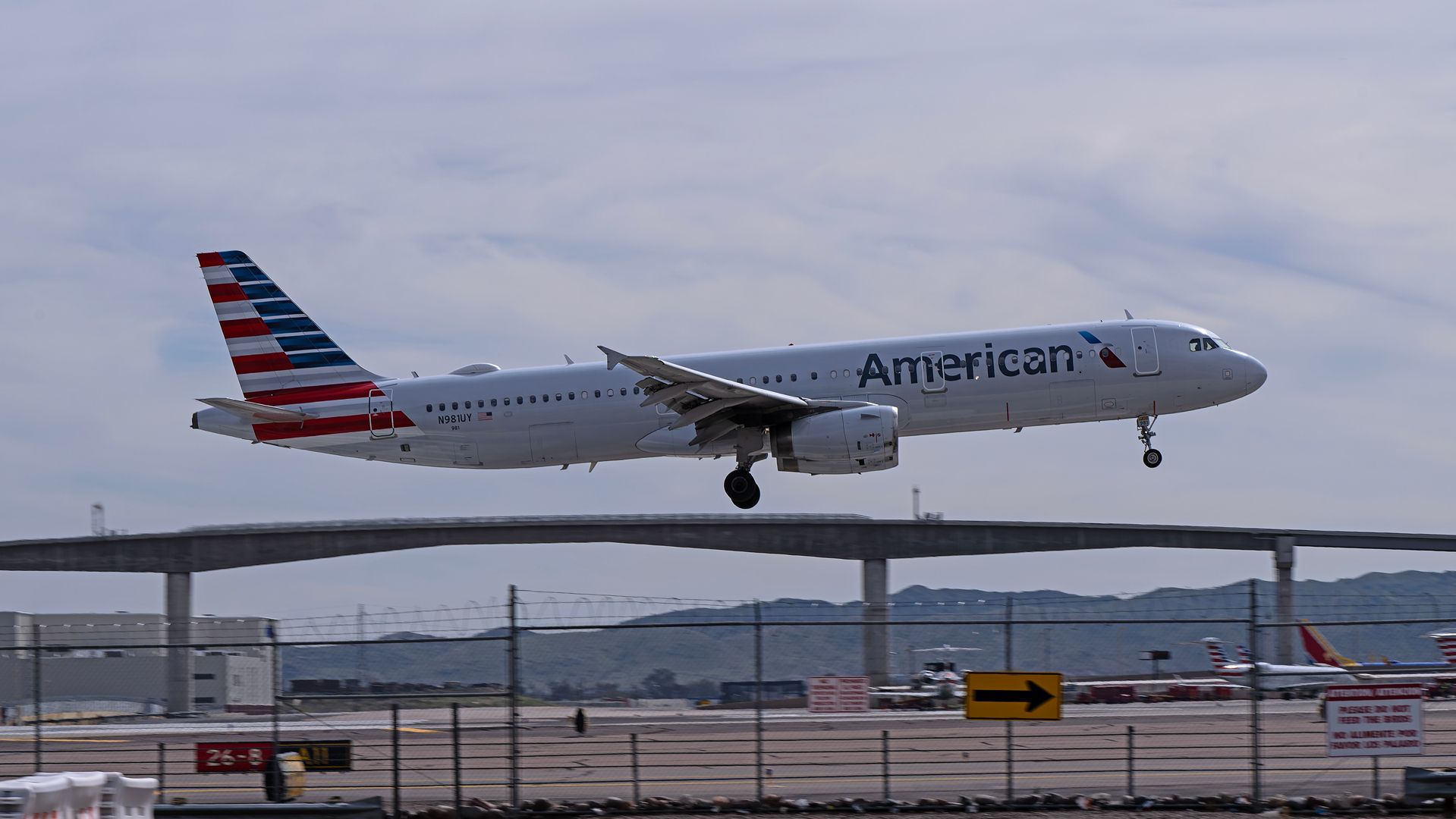 Report Of Fumes On American Airlines Flight Sends 5 To Hospital