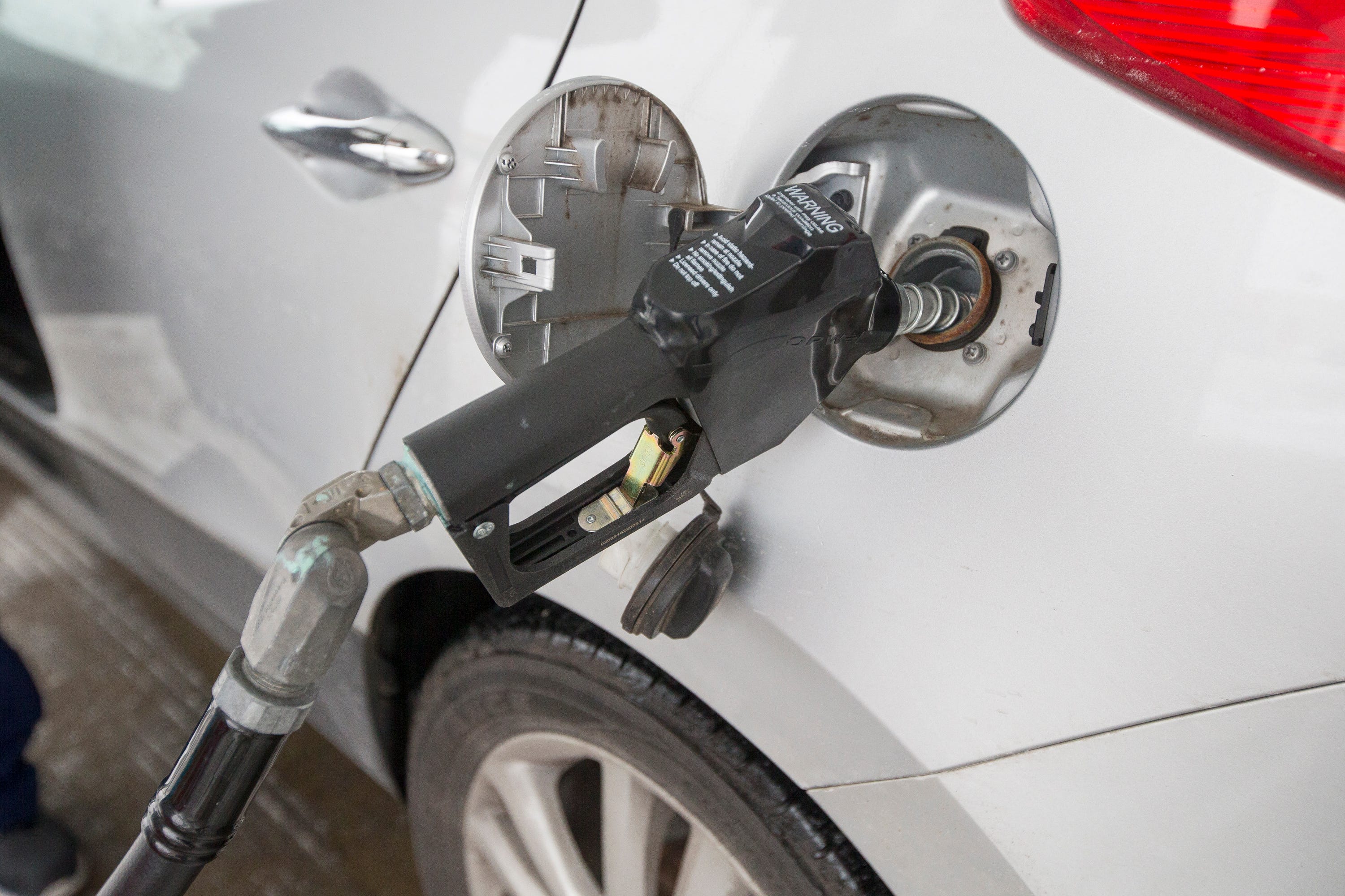 Gas prices in Rockford rise slightly ahead of Thanksgiving travel