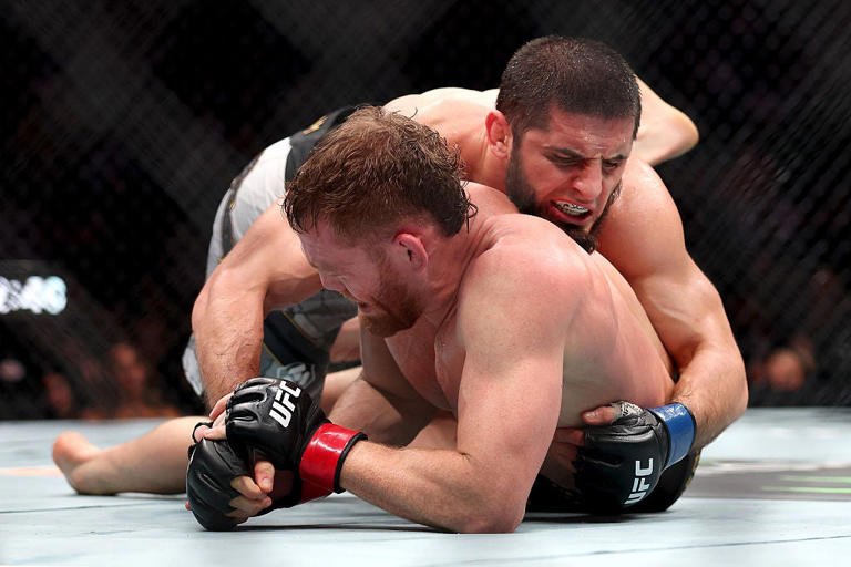 Topuria gives concerning update on UFC future as fans await next move