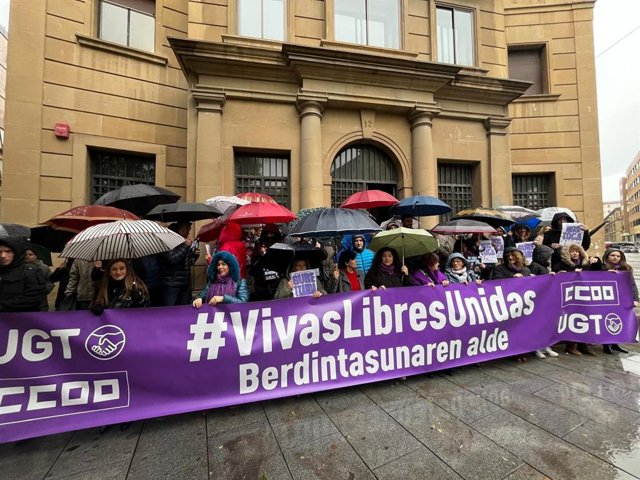 UGT y CCOO se concentran en Pamplona por la erradicación de las ...