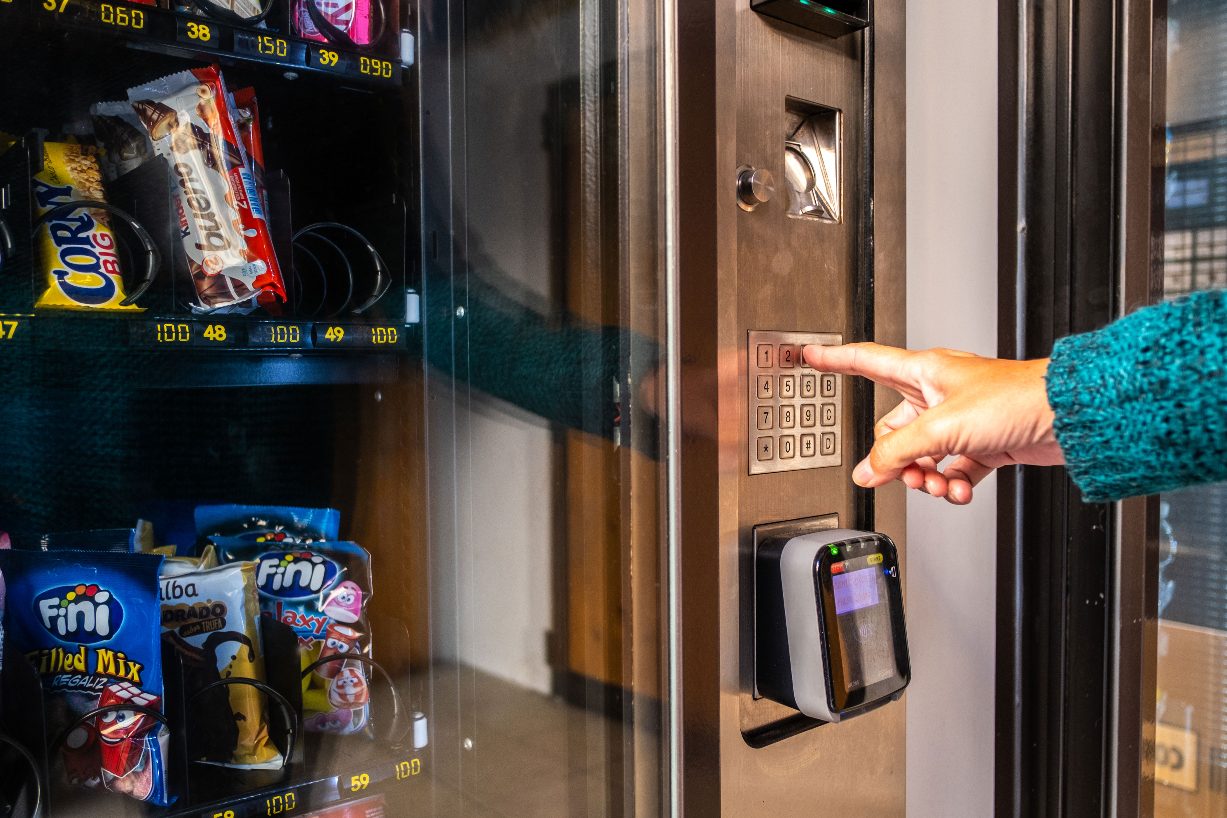 Free food vending machine launched in New York