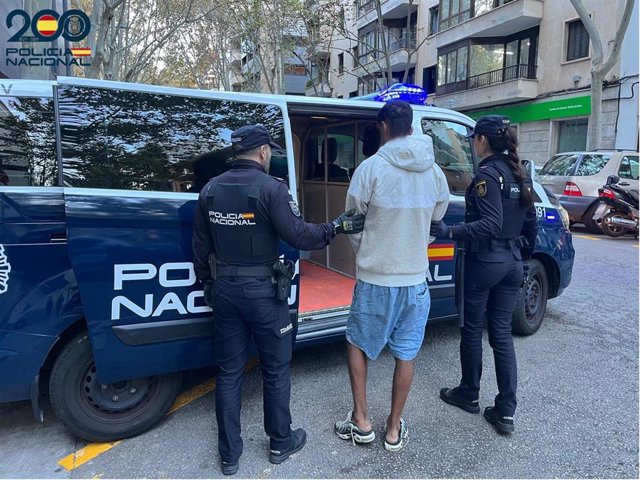 A prisión provisional un joven acusado de dos robos con violencia en Palma