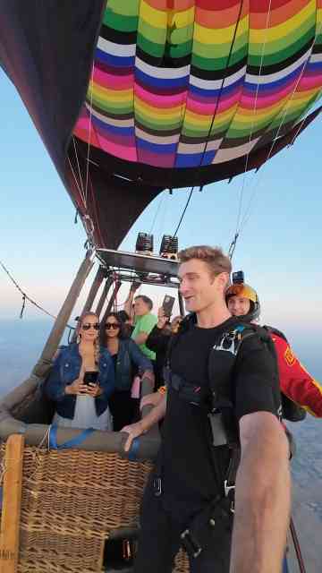 Man jumps from a hot air balloon in one of the most epic skydives ever ...