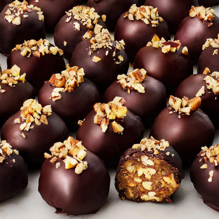 21 crowd-pleasing party desserts you can make with 10 ingredients or fewer