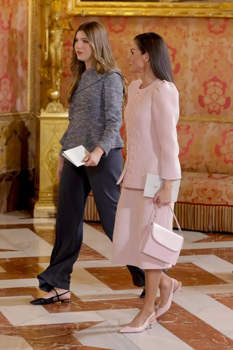 El conjunto rosa palo de Carolina Herrera que la Reina Letizia lució en su última aparición  