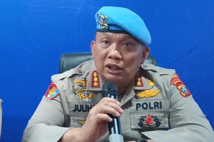 Kabid Propam Polda Sumut, Kombes Pol Julihan Muntaha saat menyampaikan keterangan pers di Mapolda Sumut, Senin (7/7/2025)