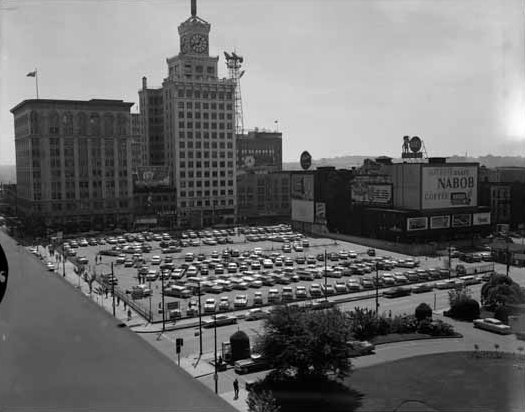 The department store chains that dominated Canadian malls and closed