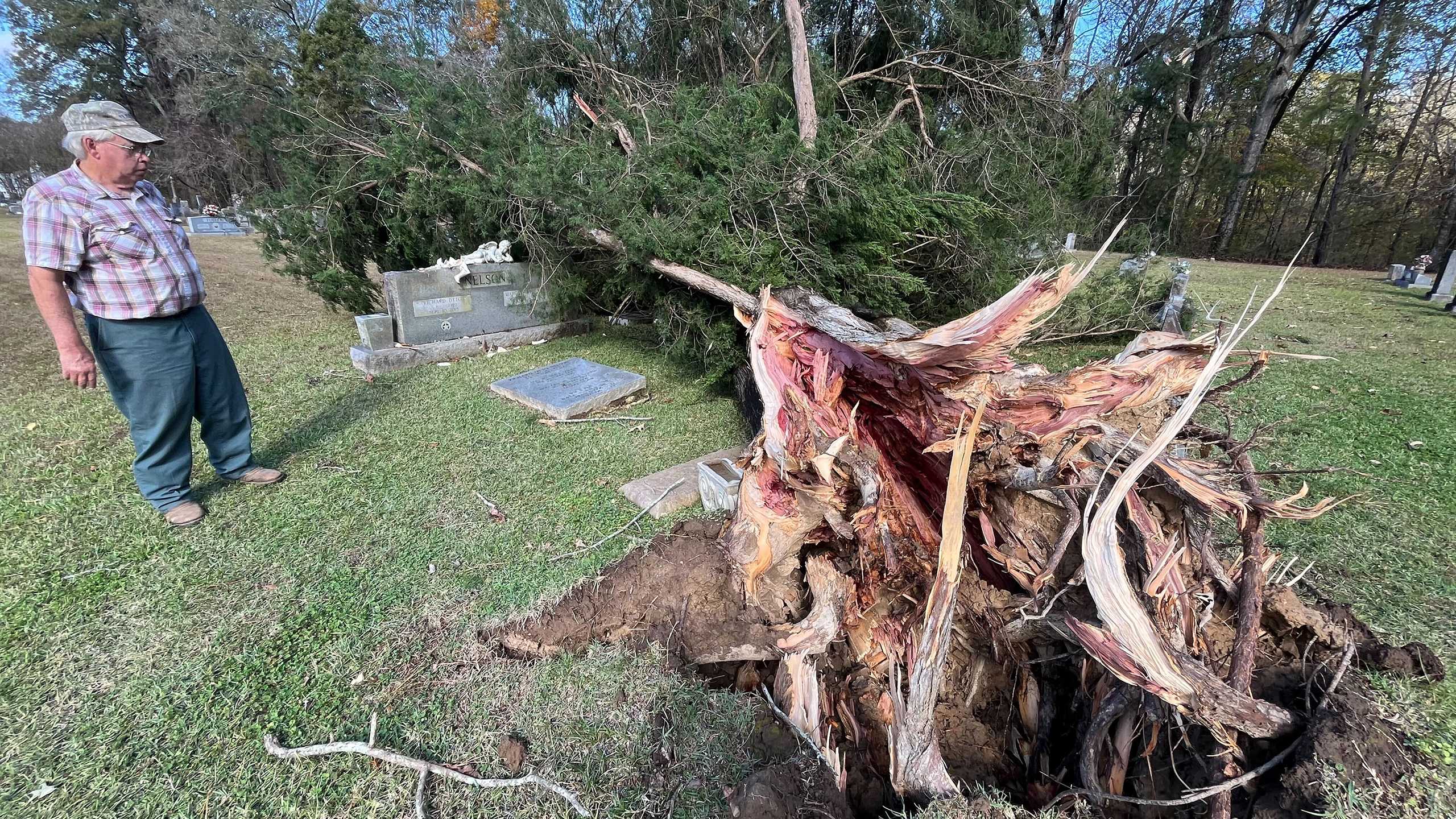 Tornado scatters debris across Hinds County roadways overnight