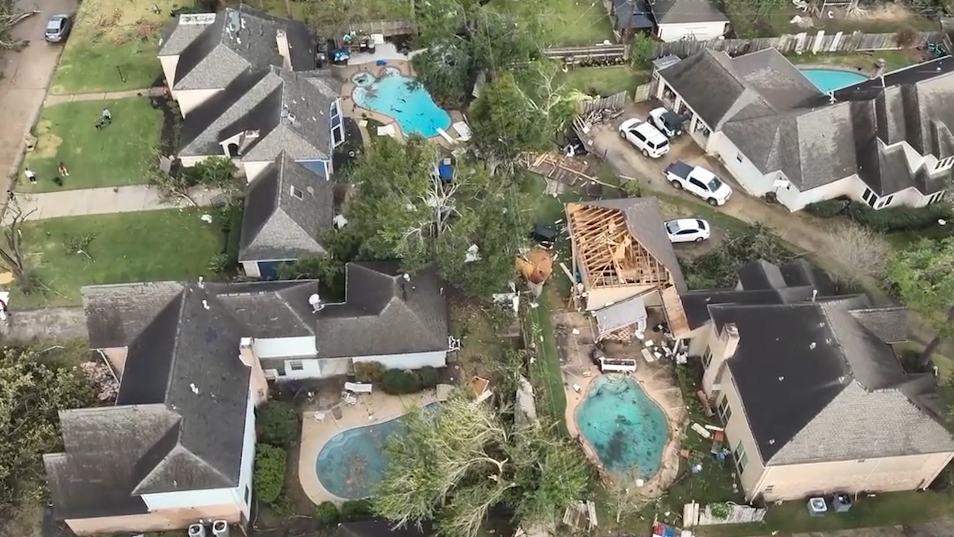 video-shows-destruction-to-houston-homes-after-texas-tornado