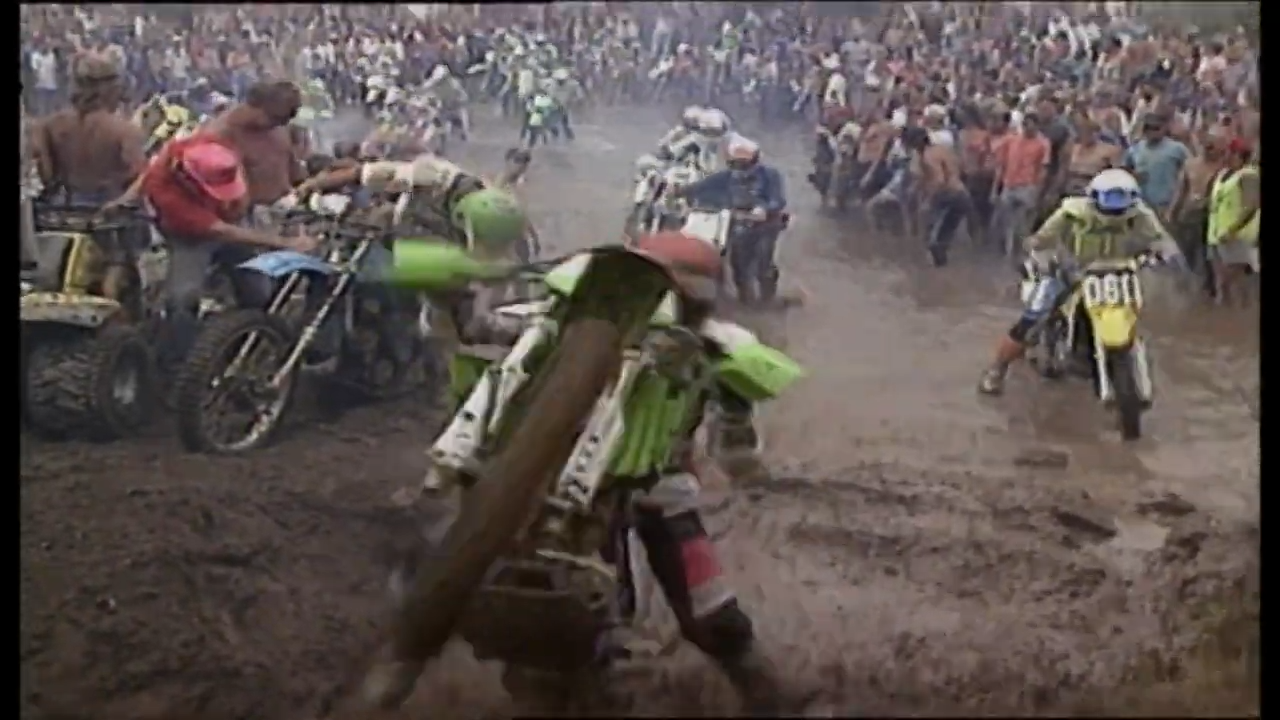 That moment a Reliant Robin stole the show in banger racing