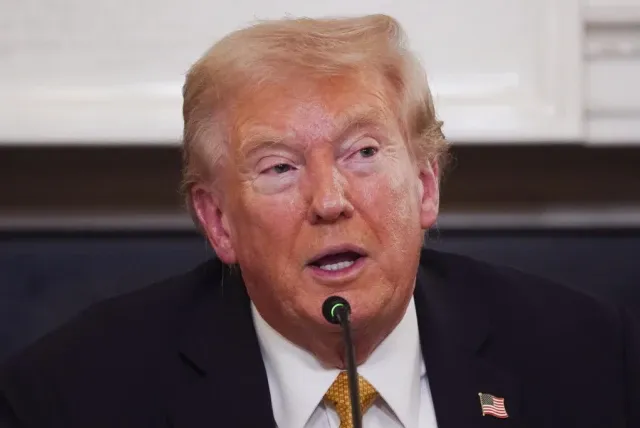 Donald Trump se niega a disculparse por video que se burlaba de Barack ...