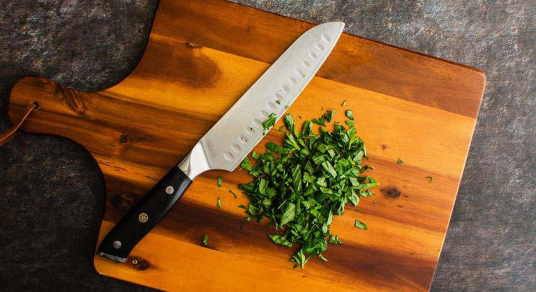 Por qué no debes cortar nunca la albahaca con cuchillo y cómo hacerlo correctamente: 