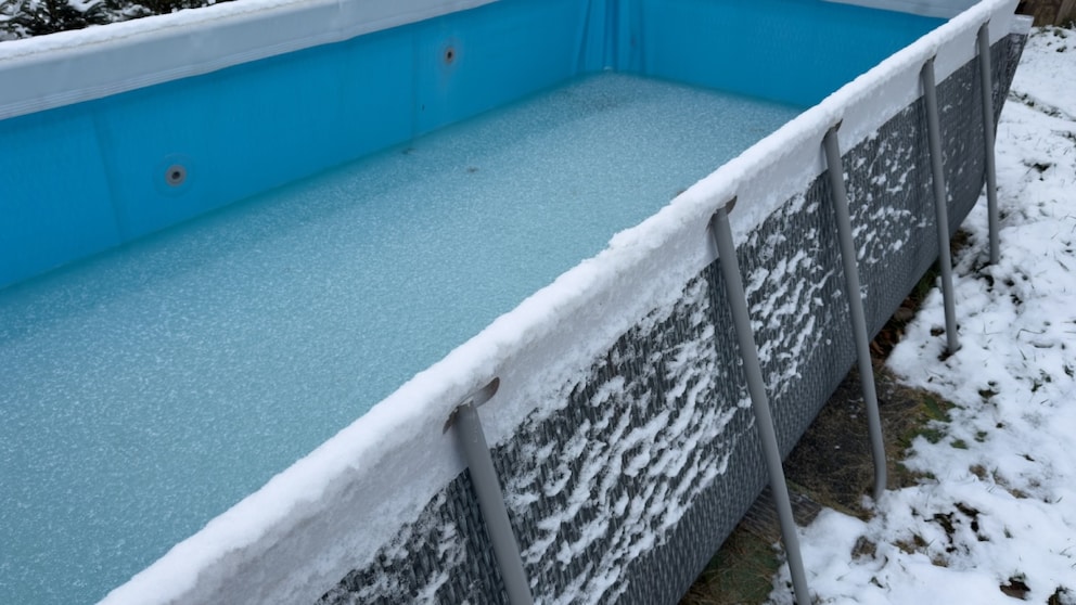 So übersteht der Pool im Garten Frost und Eis unbeschadet