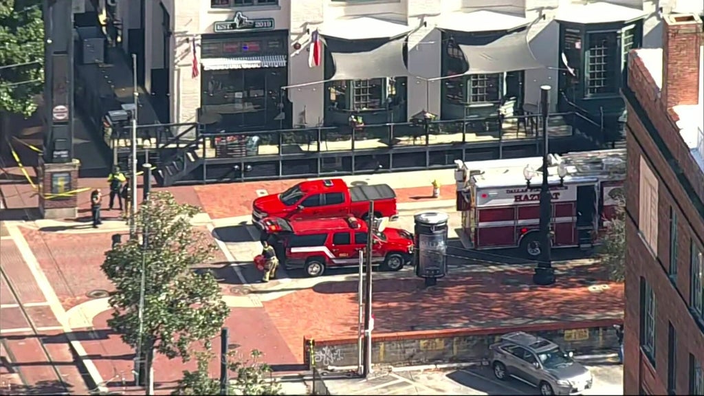 Gas leak evacuates hundreds in Dallas' West End; one building yet to reopen
