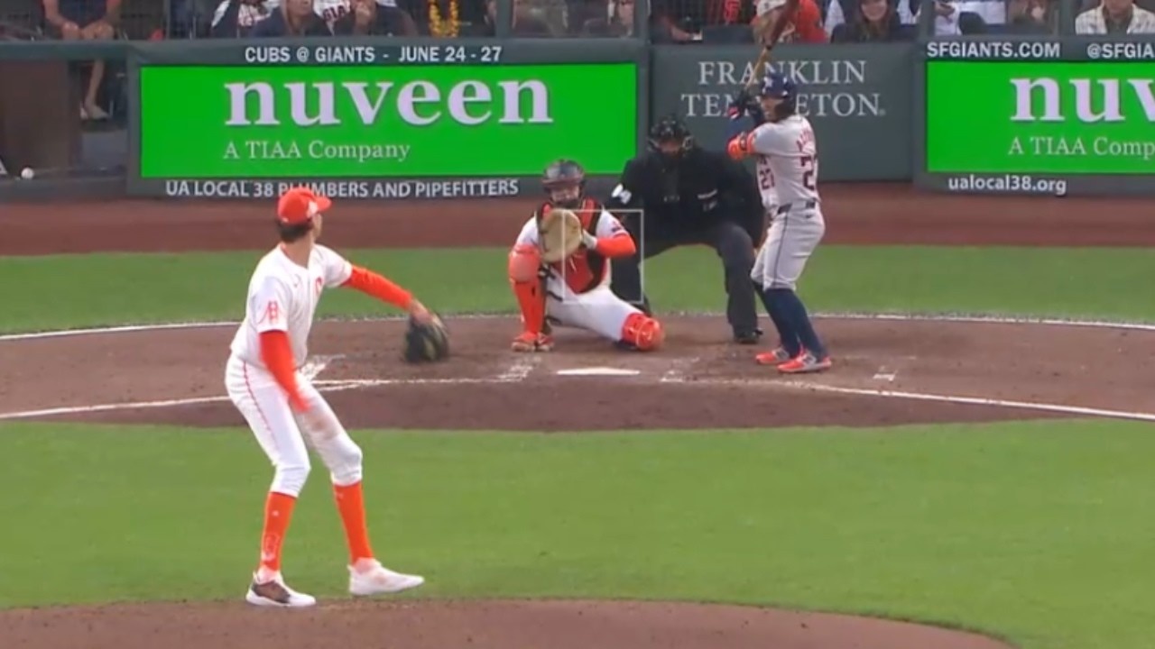 When the tallest pitcher in MLB history faces the shortest hitter<br><br>