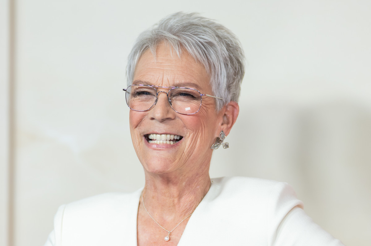 Jamie Lee Curtis Rocks Completely Different Hair in First Look at New ...