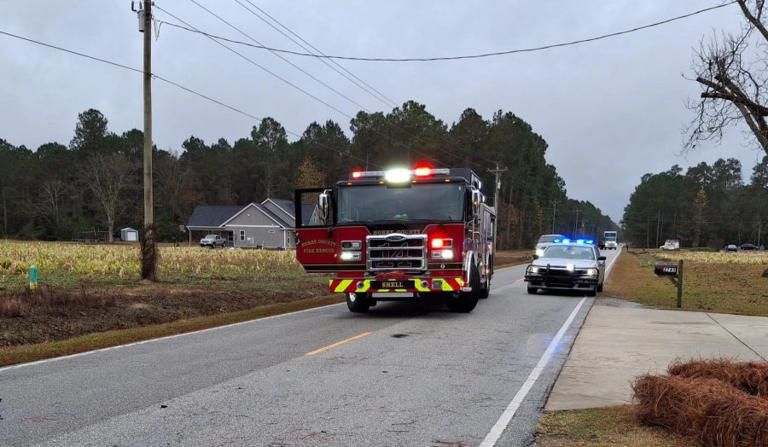 2 hurt in crash near Loris, Horry County Fire Rescue says
