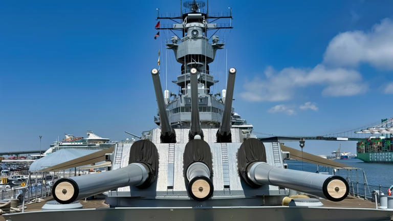 The US Navy’s Iowa-class battleships fired 2,700-pound shells 24 miles ...