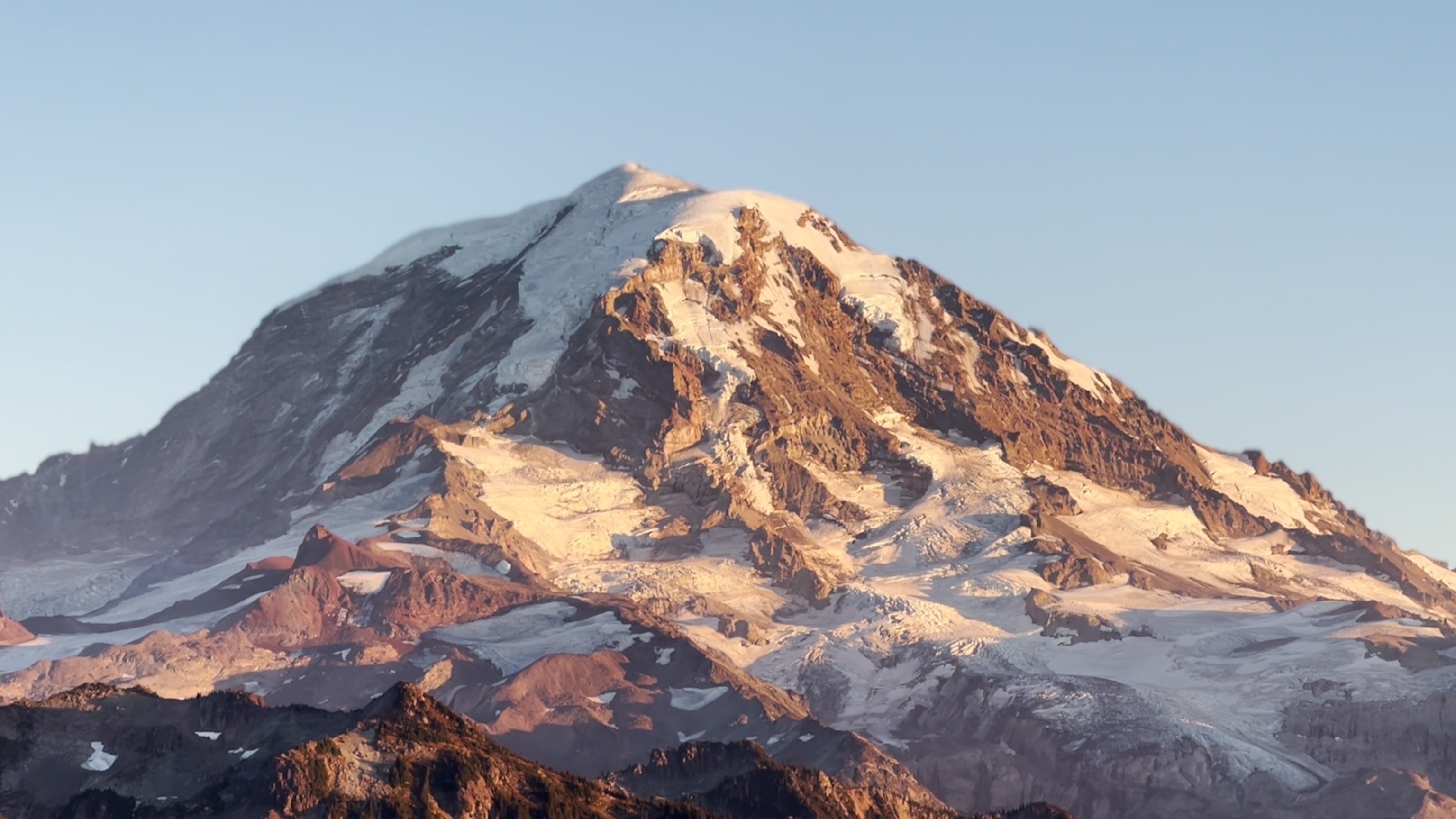 Mount Rainier summit drops 20 feet, climate study finds