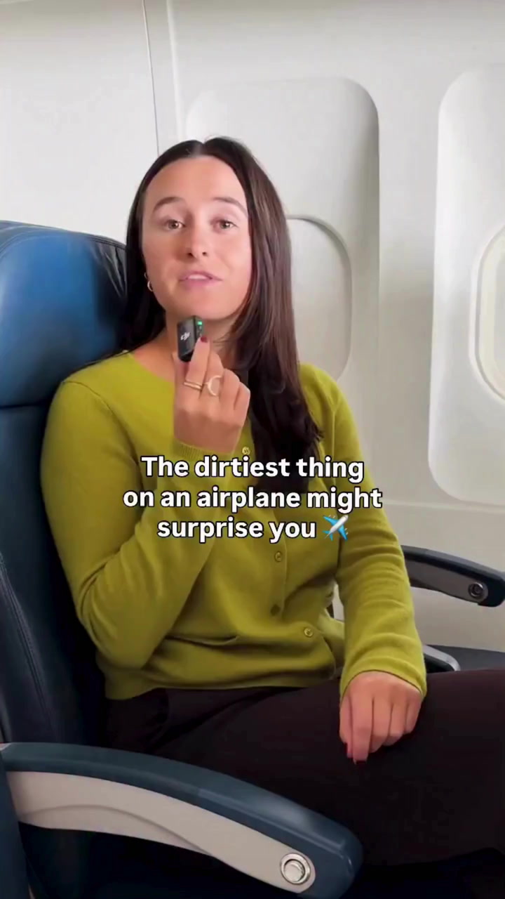 The Dirtiest Thing on an Airplane Might Surprise You(00)