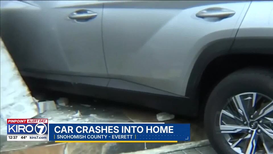 VIDEO: Car crashes into home