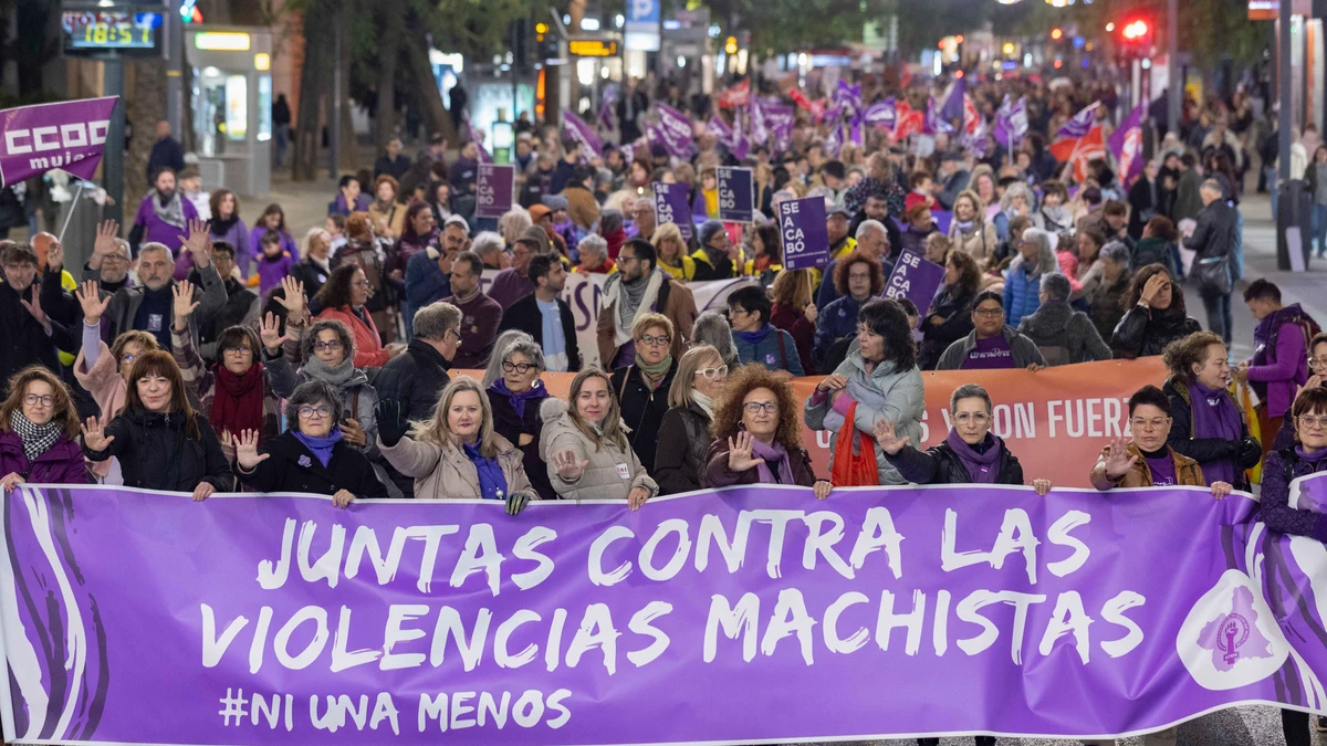 Las calles se tiñen de morado en las marchas del 25N contra la ...