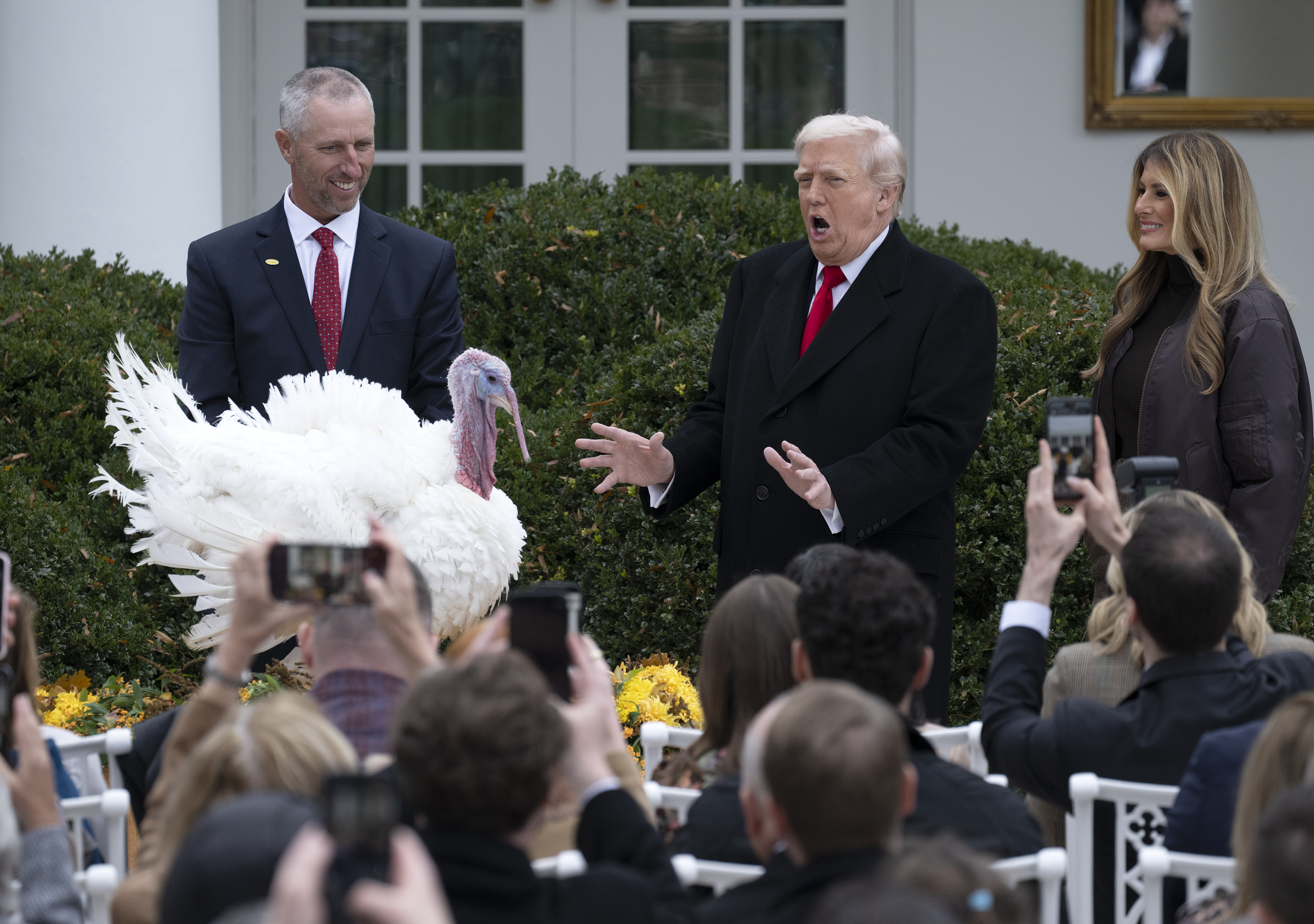 At pardoning ceremony, Trump informs turkey of all he’s accomplished