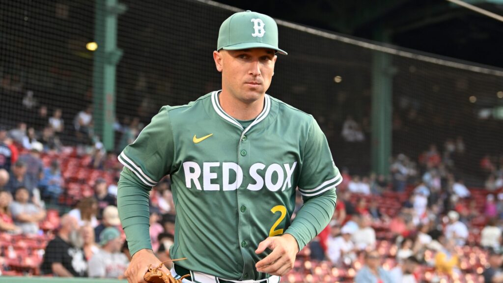 Red Sox fans get concerning update in Alex Bregman sweepstakes<br>