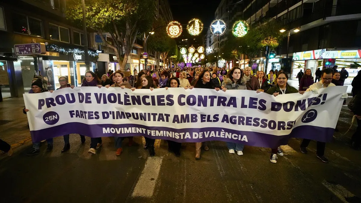 Una marcha multitudinaria pide en València el fin de todas las formas ...