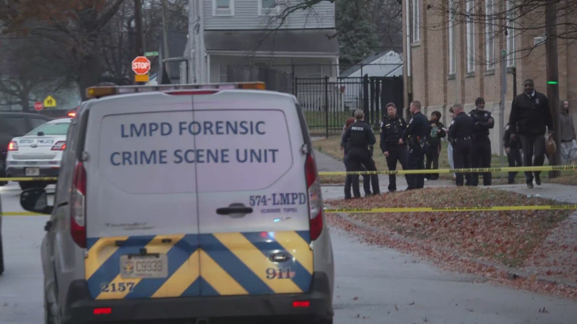 2 people injured in shooting in Louisville neighborhood