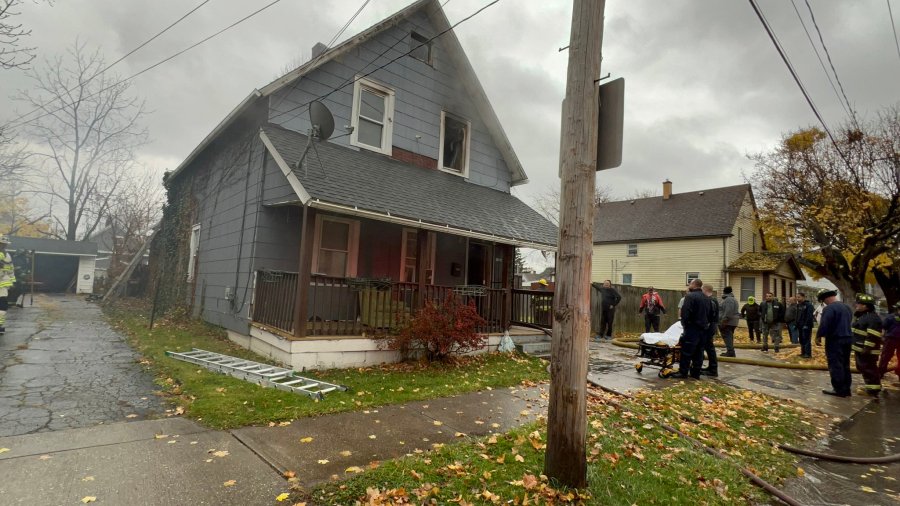 1 dead after Cleveland house fire