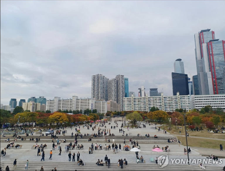 한강 벤치에 핸드폰만 덩그러니...직감이 생명 살렸다