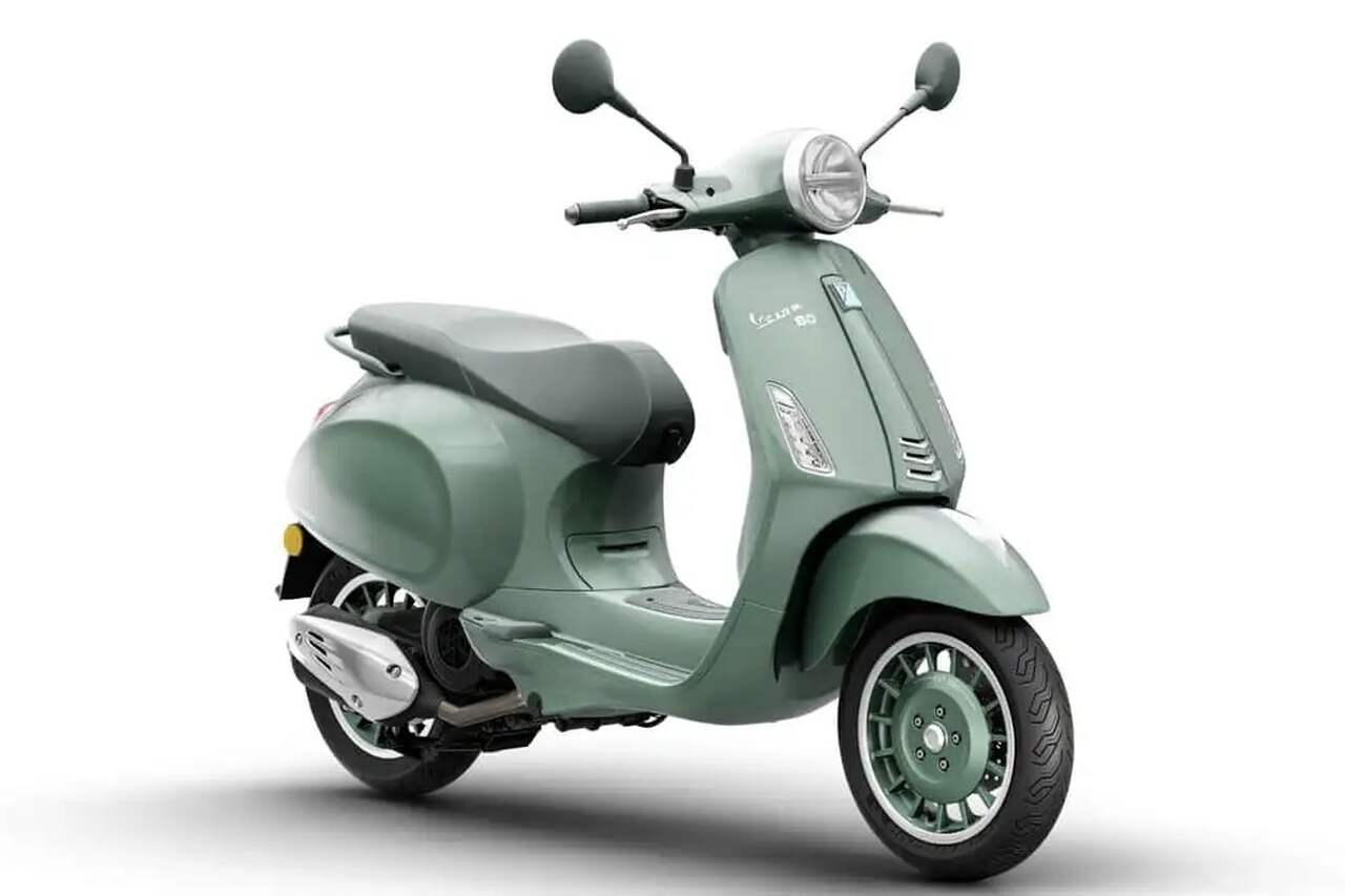 Dalia Vespa 1397(グリーン) VespaはプリマヴェーラとGTSスクーターの特別版で80周年を祝う