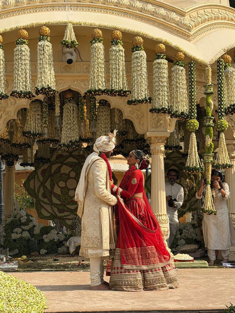 Con Jennifer Lopez y guiño a James Bond: las fotos de la millonaria boda  india que unió a dos grandes herederos, image size:768x1024