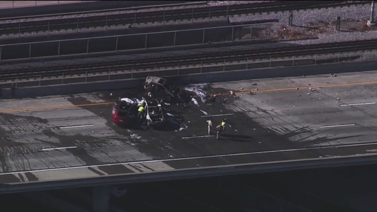 Multi-car crash blocks lanes on Highway 87